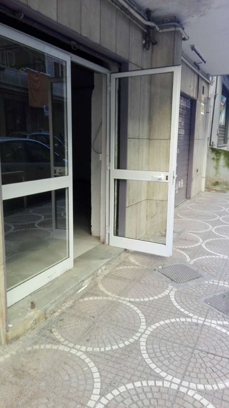 Negozio - Loc.Com. NAPOLI affitto  PIANURA Castaldi e Sequino Elireimmobiliare