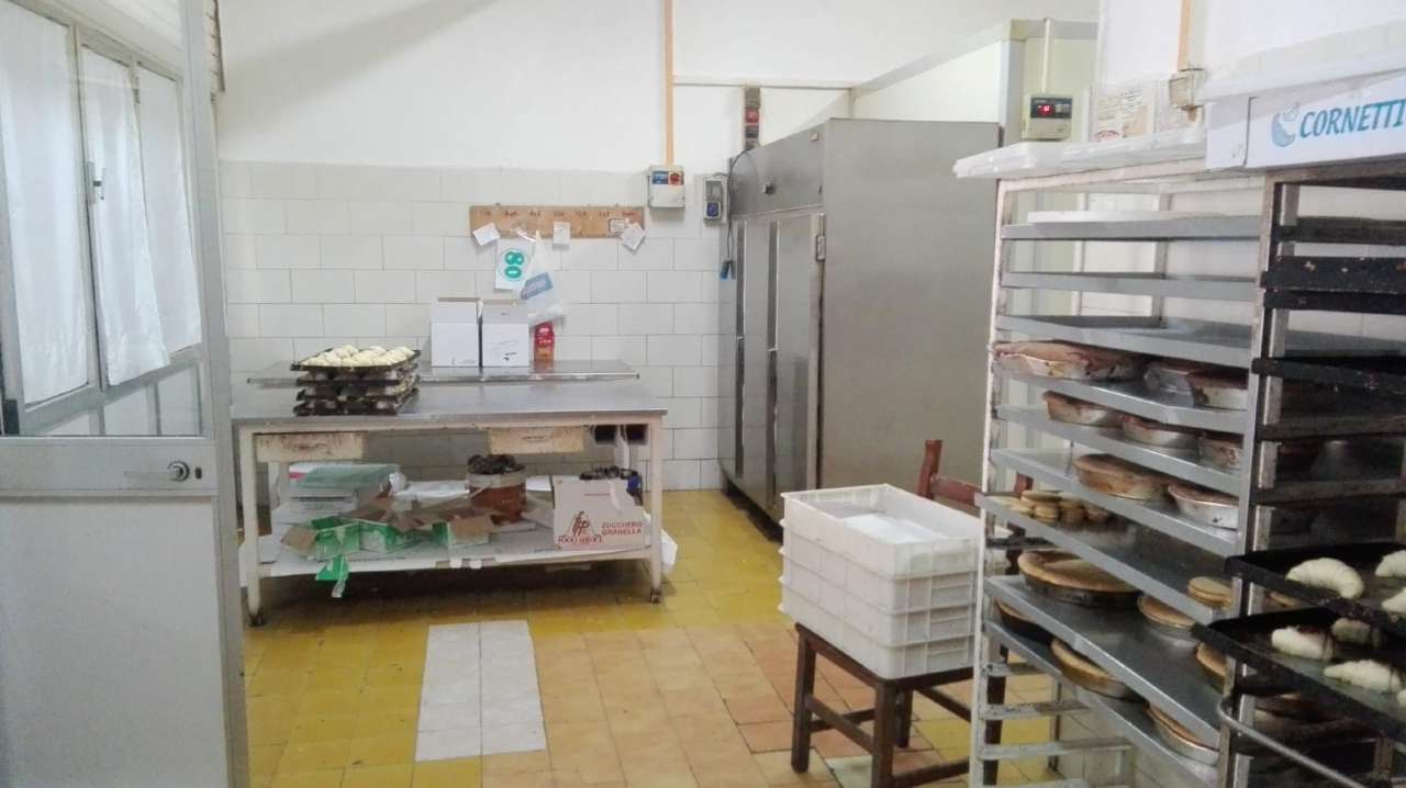 Negozio - Loc.Com. NAPOLI vendita  SOCCAVO Botticelli Elireimmobiliare