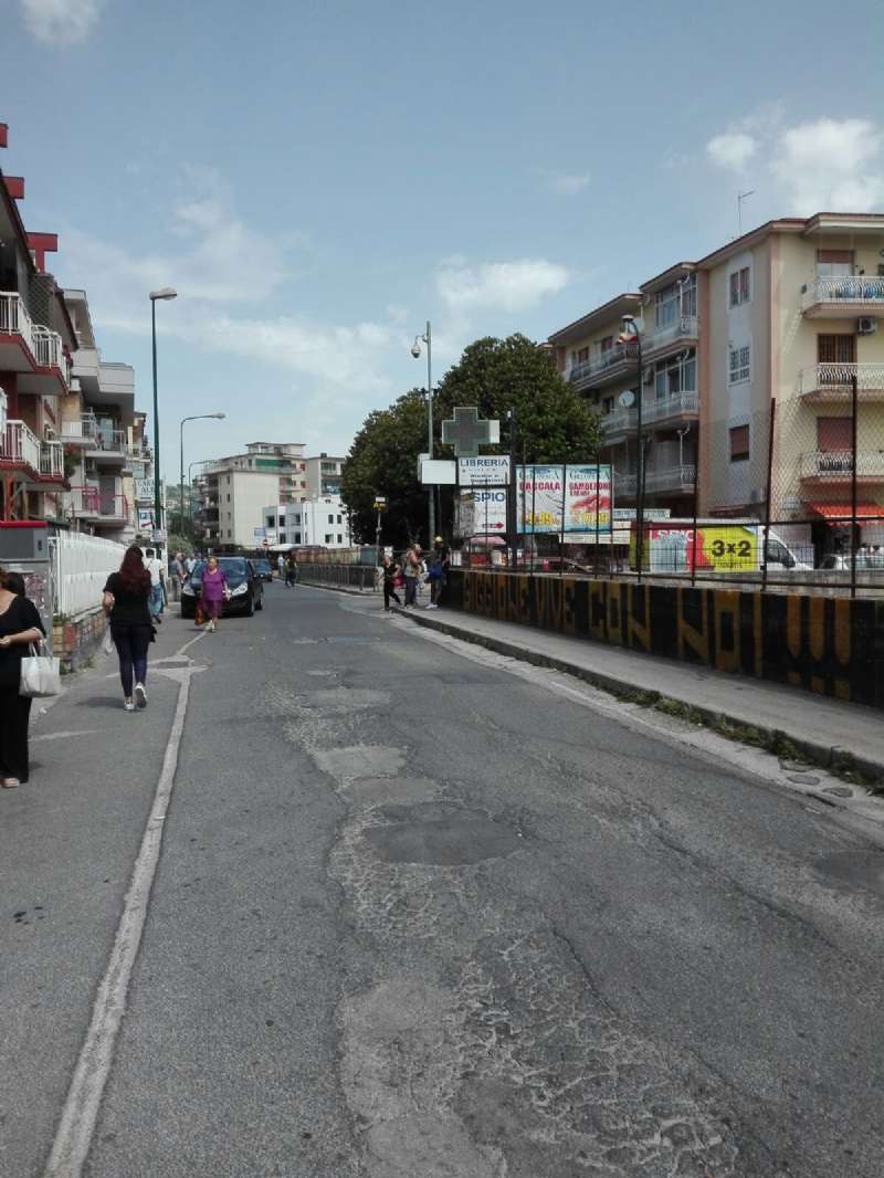 Negozio - Loc.Com. NAPOLI affitto  SOCCAVO CAMPANILE Elireimmobiliare