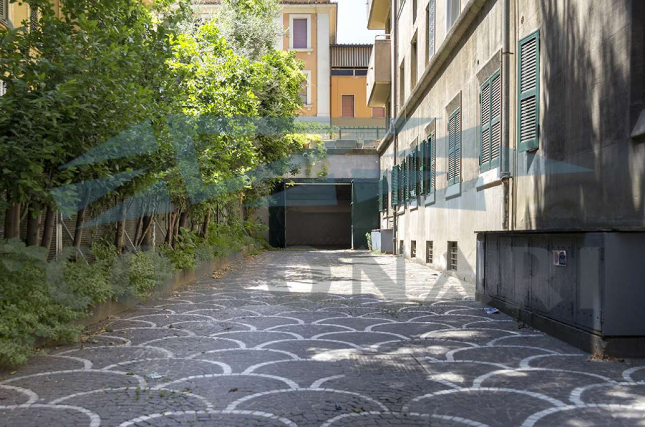 Negozio - Loc.Com. ROMA vendita  TRASTEVERE  glorioso STUDIO IMMOBILIARE CORONARI SRL