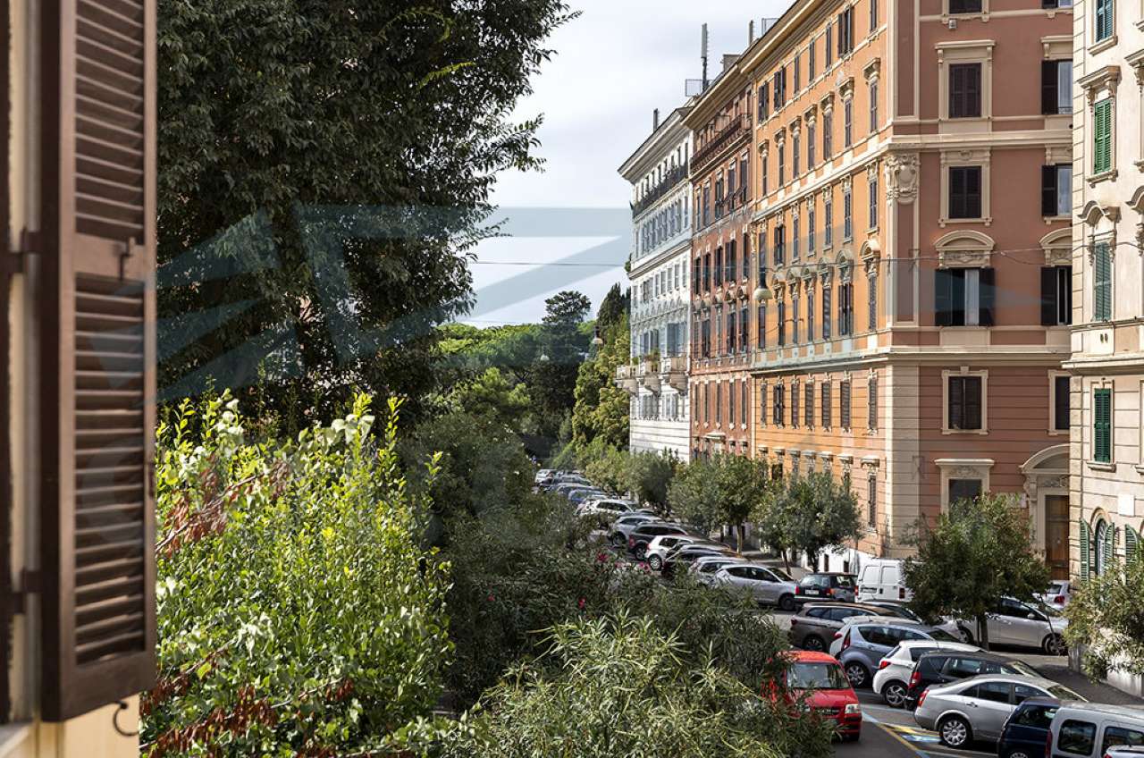 Appartamento ROMA vendita  Centro storico Ruggero Bonghi STUDIO IMMOBILIARE CORONARI SRL