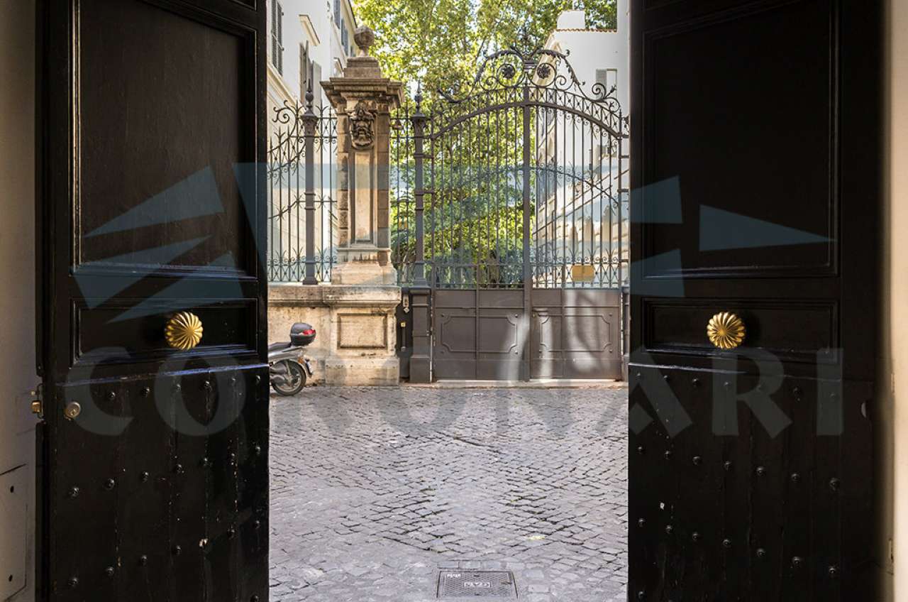 Appartamento ROMA vendita  Centro storico Giulia STUDIO IMMOBILIARE CORONARI SRL