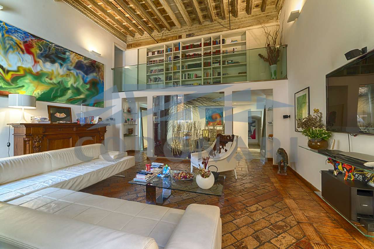 Appartamento ROMA vendita  Centro storico delle Vacche STUDIO IMMOBILIARE CORONARI SRL