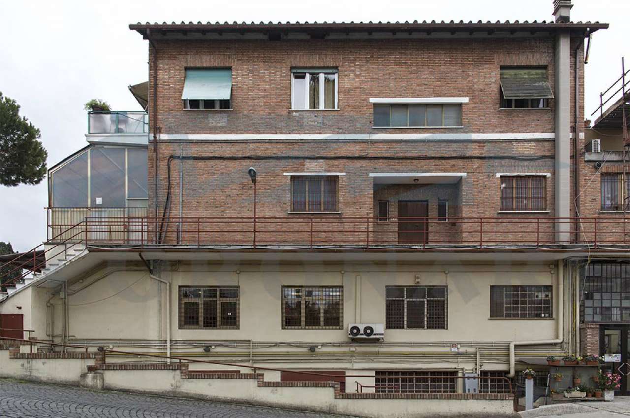 Negozio - Loc.Com. ROMA vendita  QUARTO MIGLIO Appia Nuova STUDIO IMMOBILIARE CORONARI SRL
