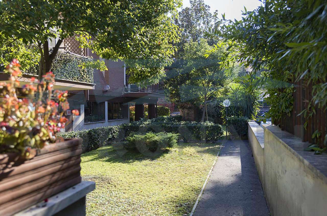 Appartamento ROMA vendita  EUROPA  del Serafico STUDIO IMMOBILIARE CORONARI SRL