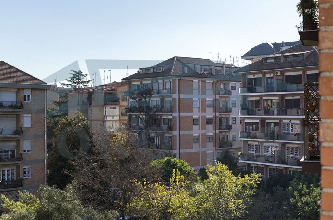 Appartamento ROMA vendita  EUROPA  del Serafico STUDIO IMMOBILIARE CORONARI SRL