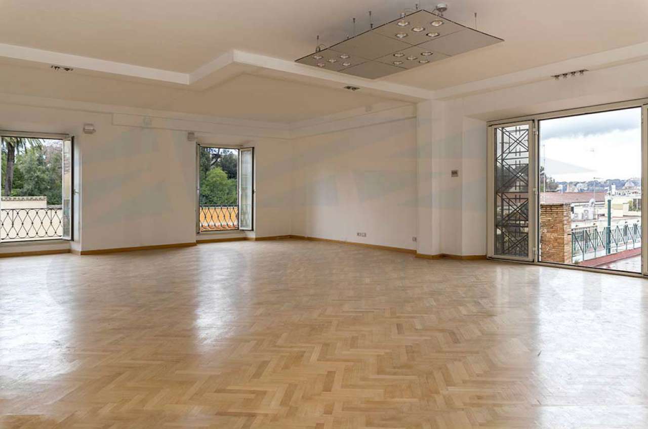 Ufficio - Loc.Com. ROMA affitto  Centro storico Rasella STUDIO IMMOBILIARE CORONARI SRL