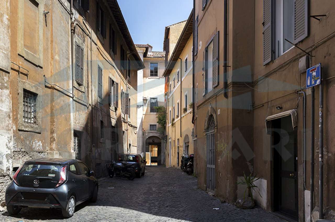 Negozio - Loc.Com. ROMA vendita  Centro storico della Madonnella STUDIO IMMOBILIARE CORONARI SRL