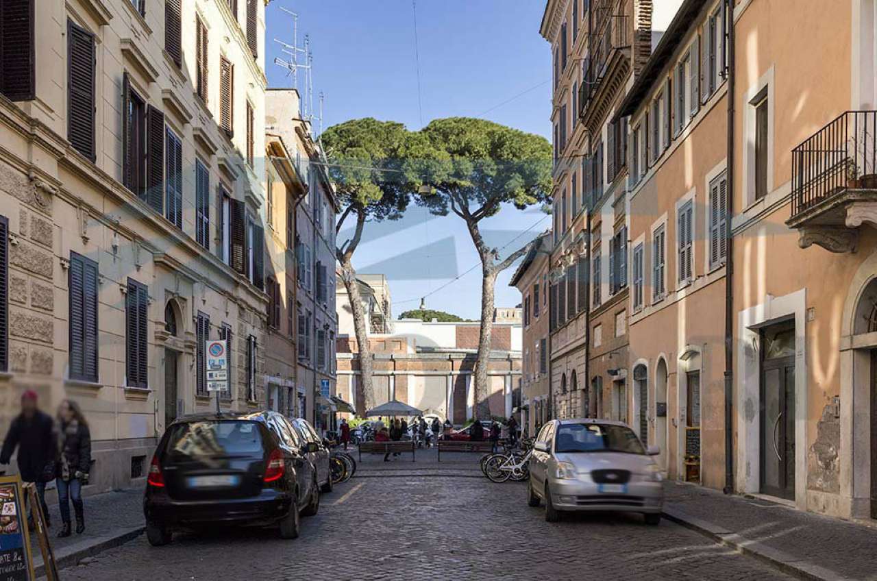 Negozio - Loc.Com. ROMA vendita  PRATI Pio STUDIO IMMOBILIARE CORONARI SRL