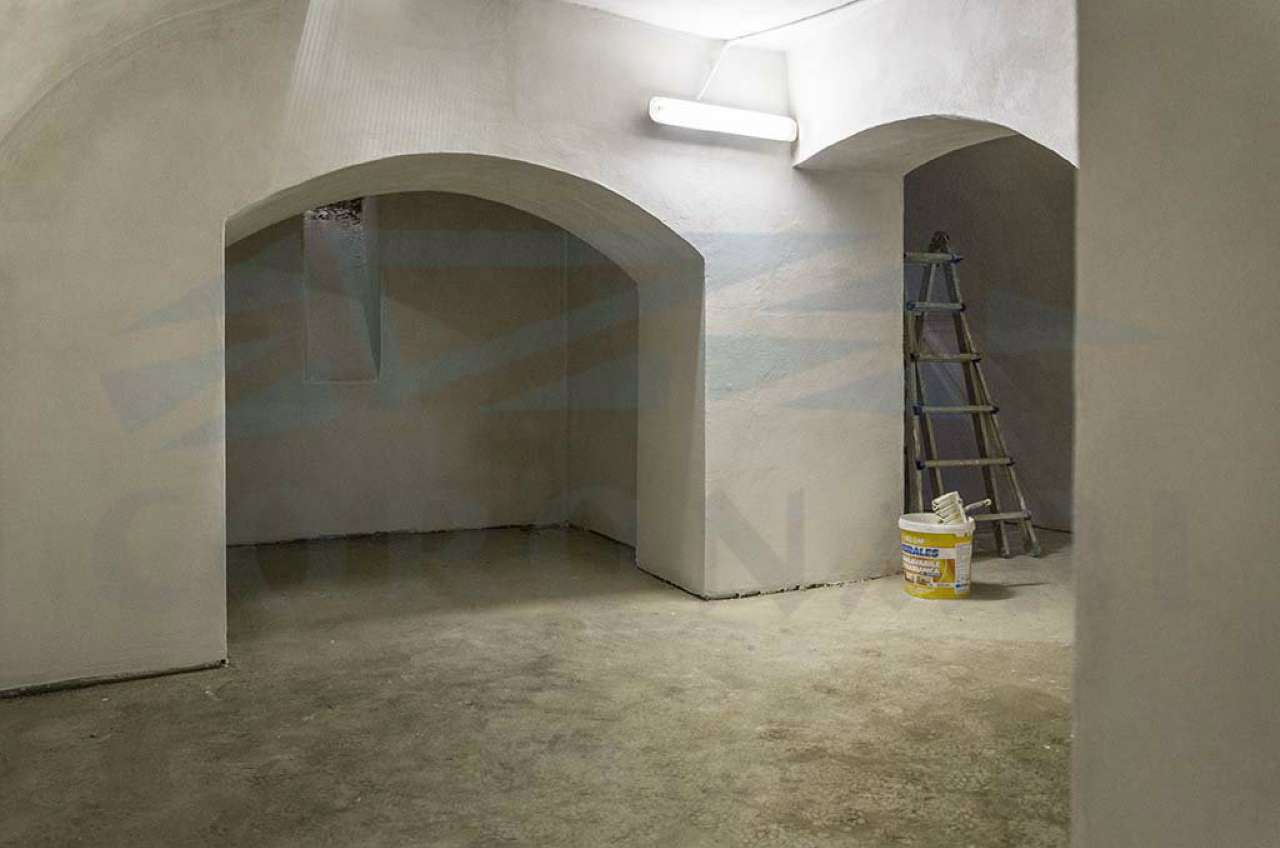 Negozio - Loc.Com. ROMA vendita  PRATI Pio STUDIO IMMOBILIARE CORONARI SRL
