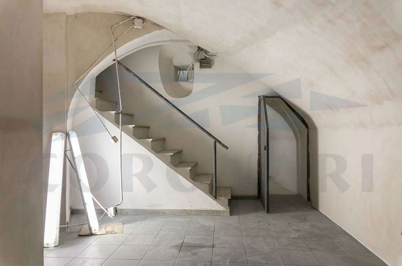 Ufficio - Loc.Com. ROMA vendita  Centro storico delle Mole De’ Fiorentini. STUDIO IMMOBILIARE CORONARI SRL