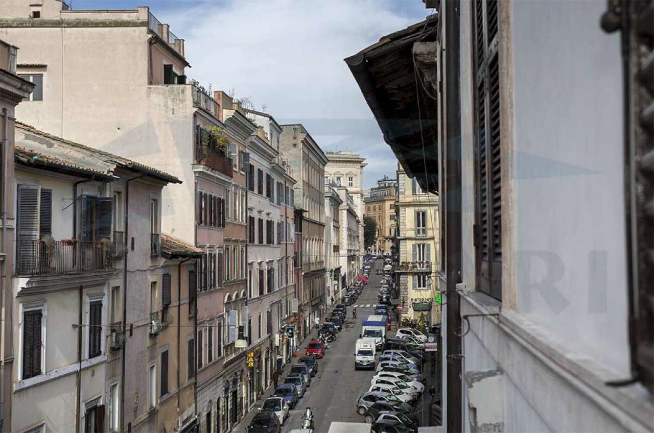 Appartamento ROMA vendita  Centro storico dei Serpenti STUDIO IMMOBILIARE CORONARI SRL