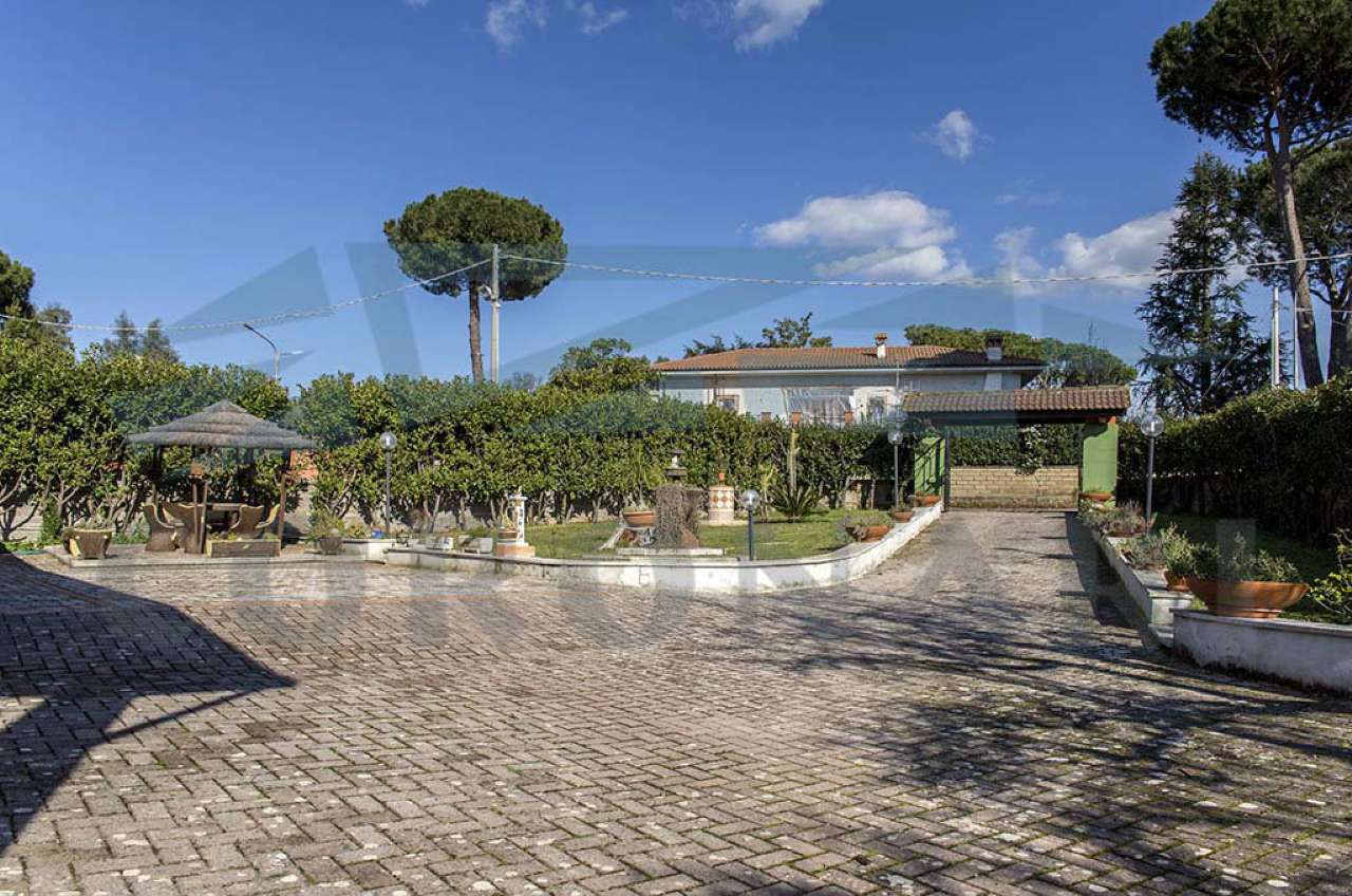 Villa Trifamiliare GENZANO DI ROMA vendita   Colle di Cicerone STUDIO IMMOBILIARE CORONARI SRL