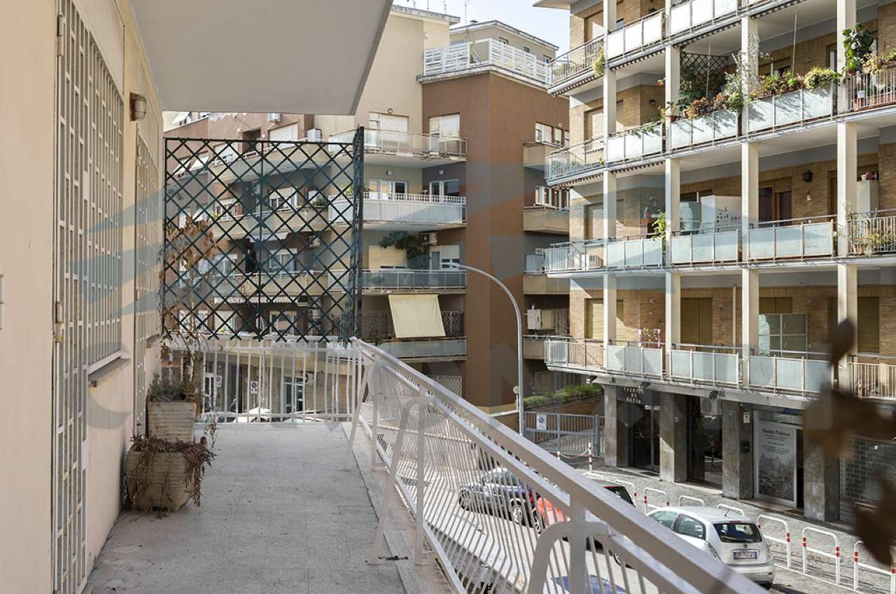 Appartamento ROMA vendita  BALDO DEGLI UBALDI Bonaventura Cerretti STUDIO IMMOBILIARE CORONARI SRL