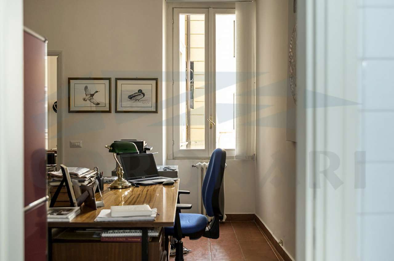Ufficio - Loc.Com. ROMA affitto  Centro storico della fontanella di borghese STUDIO IMMOBILIARE CORONARI SRL