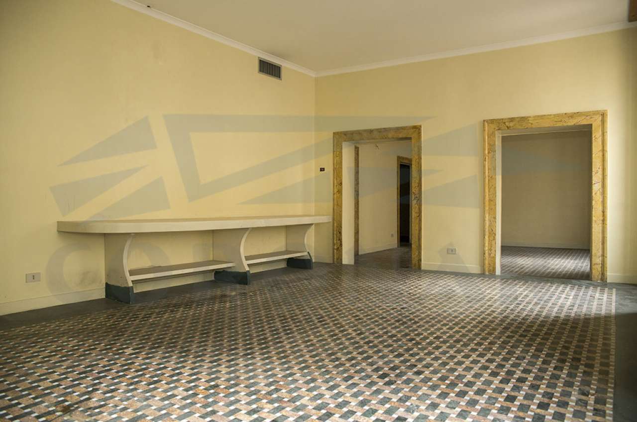 Ufficio - Loc.Com. ROMA affitto  Centro storico della fontanella di borghese STUDIO IMMOBILIARE CORONARI SRL