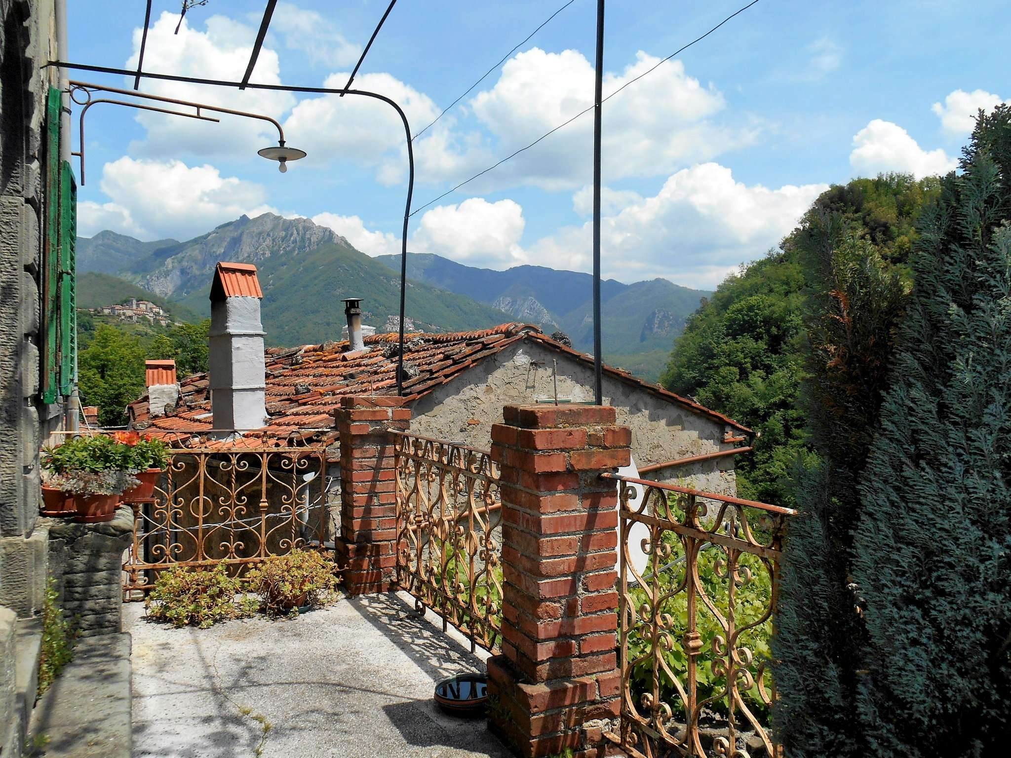 Stabile intero - Palazzo BAGNI DI LUCCA vendita    Casa & Ville Immobiliare