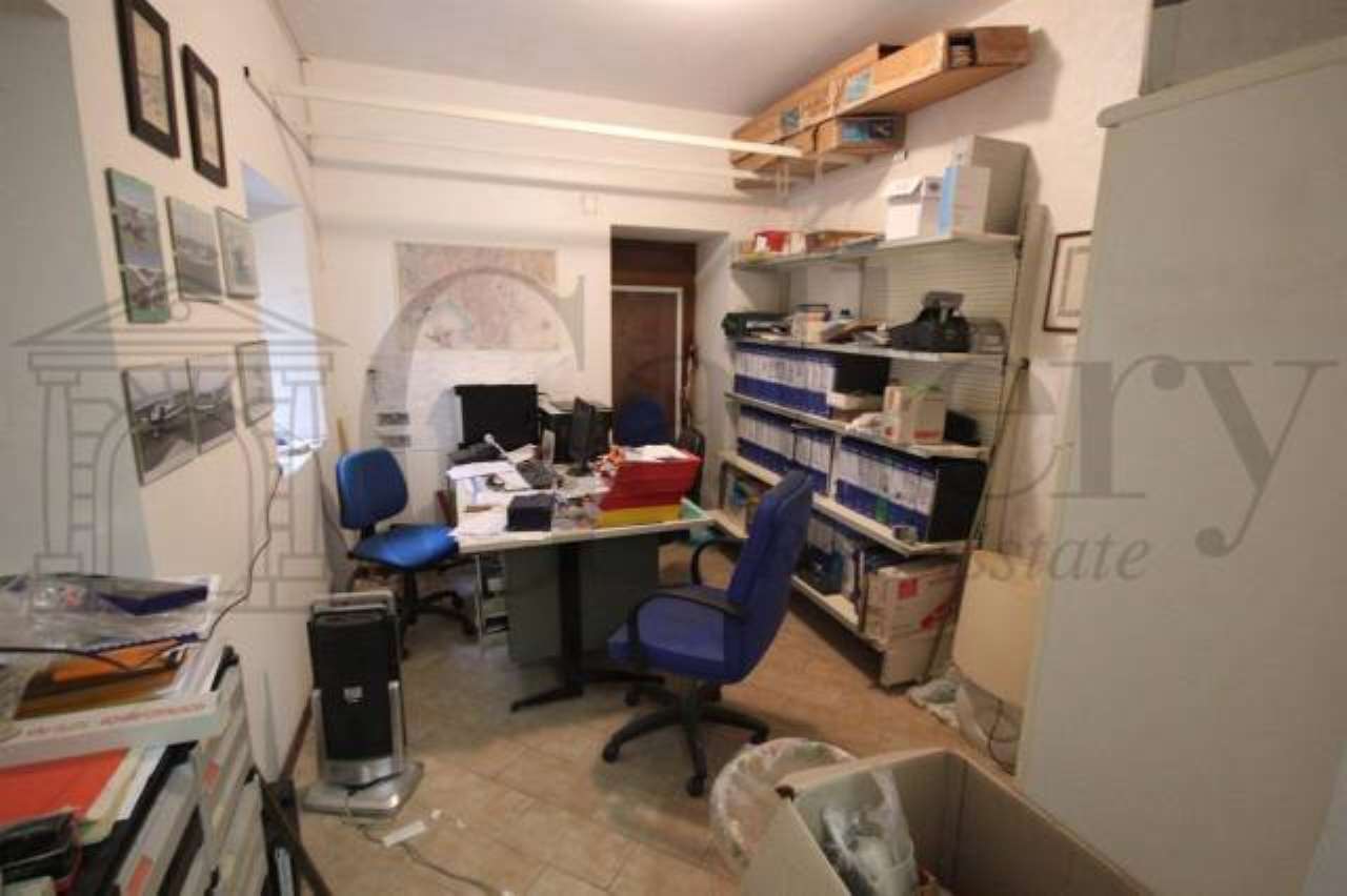 Negozio - Loc.Com. TRIESTE vendita  CENTRO san maurizio GALLERY SRL