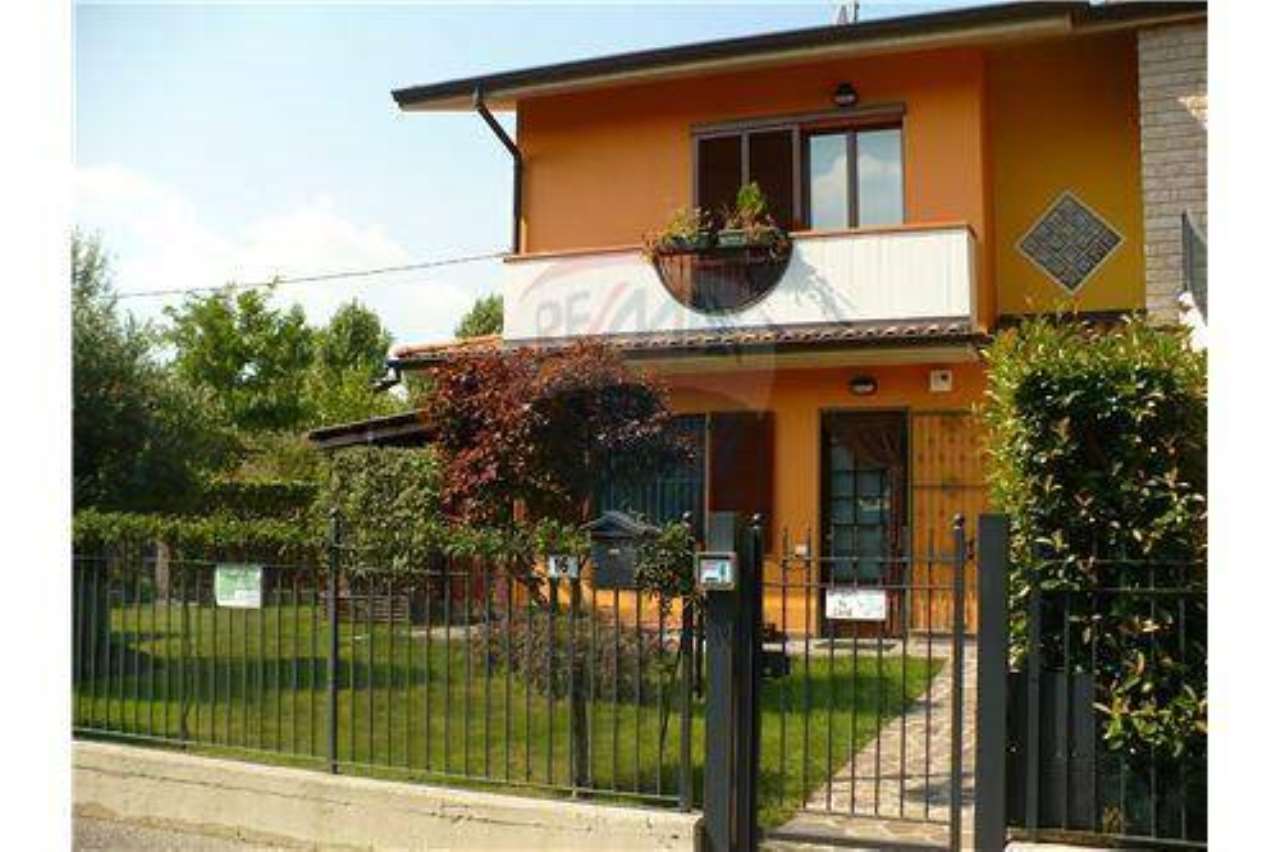 Villa Affiancata - Schiera MADONE vendita    RE/MAX Expo