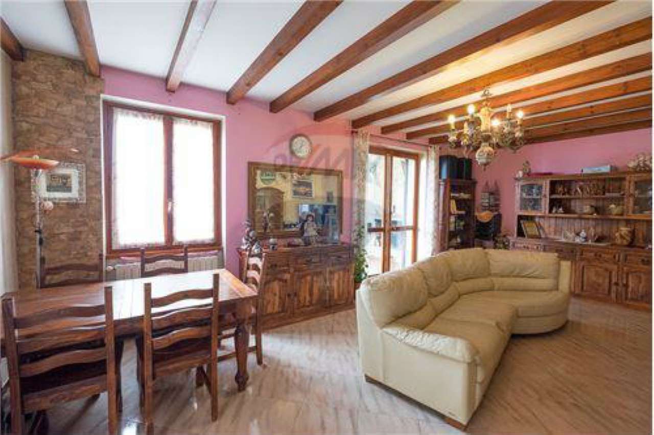 caprino bergamasco vendita quart:  re/max expo