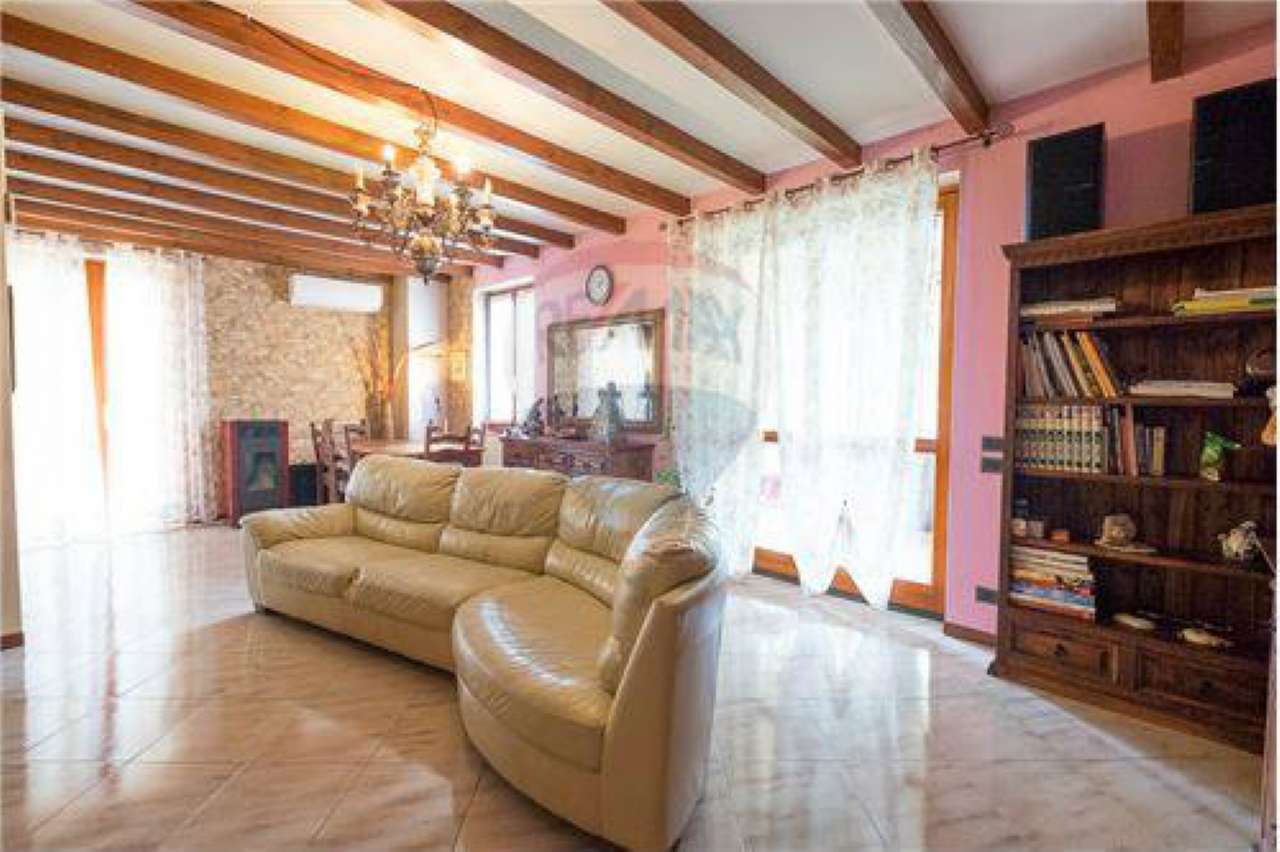 Villa Bifamiliare CAPRINO BERGAMASCO vendita   pozzoni RE/MAX Expo