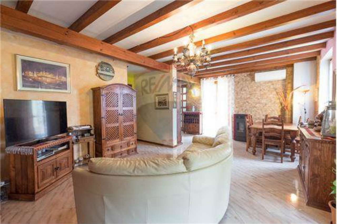 Villa Bifamiliare CAPRINO BERGAMASCO vendita   pozzoni RE/MAX Expo