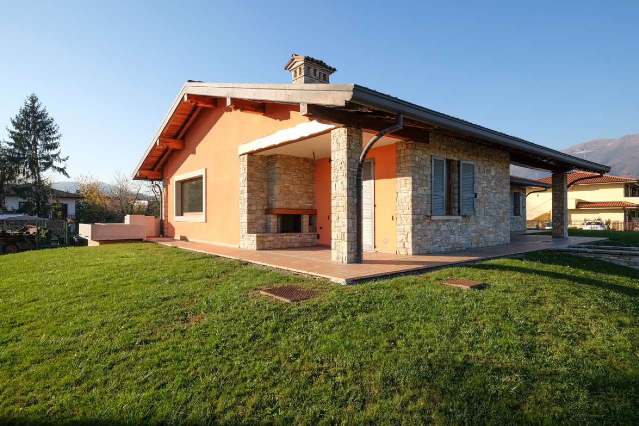 Villa Trifamiliare MAPELLO vendita   Giacomo Manzu' RE/MAX Expo