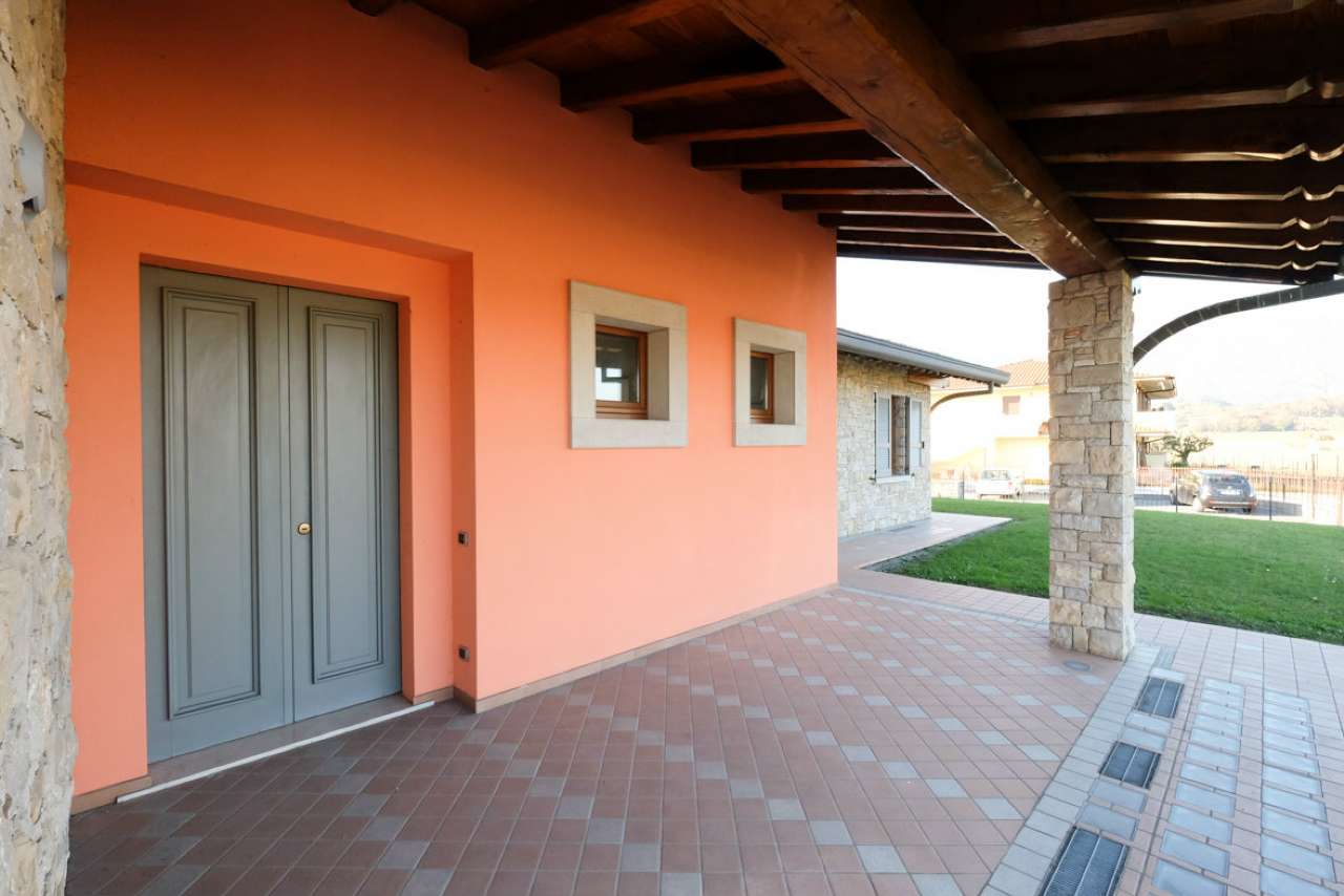 Villa Trifamiliare MAPELLO vendita   Giacomo Manzu' RE/MAX Expo