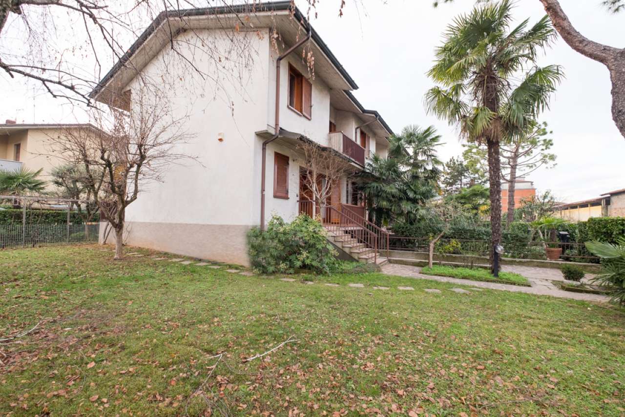 Villa Bifamiliare COMUN NUOVO vendita   VIA C. BATTISTI RE/MAX Expo