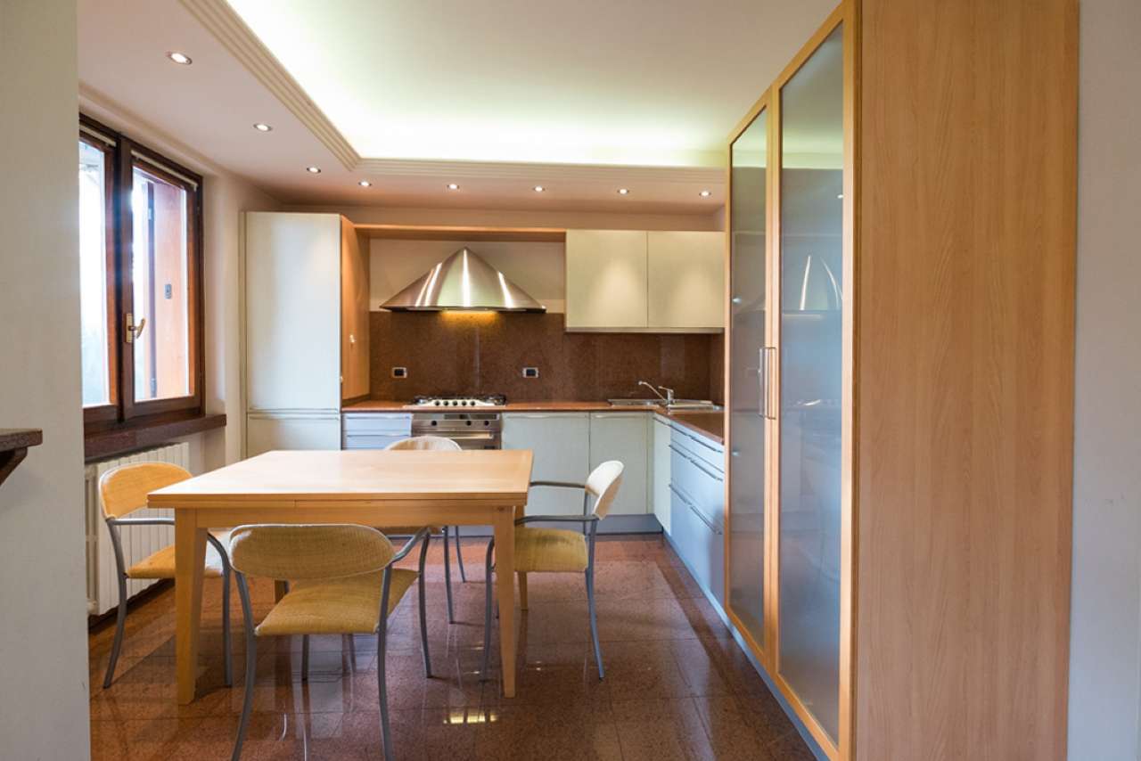 Villa Bifamiliare COMUN NUOVO vendita   VIA C. BATTISTI RE/MAX Expo