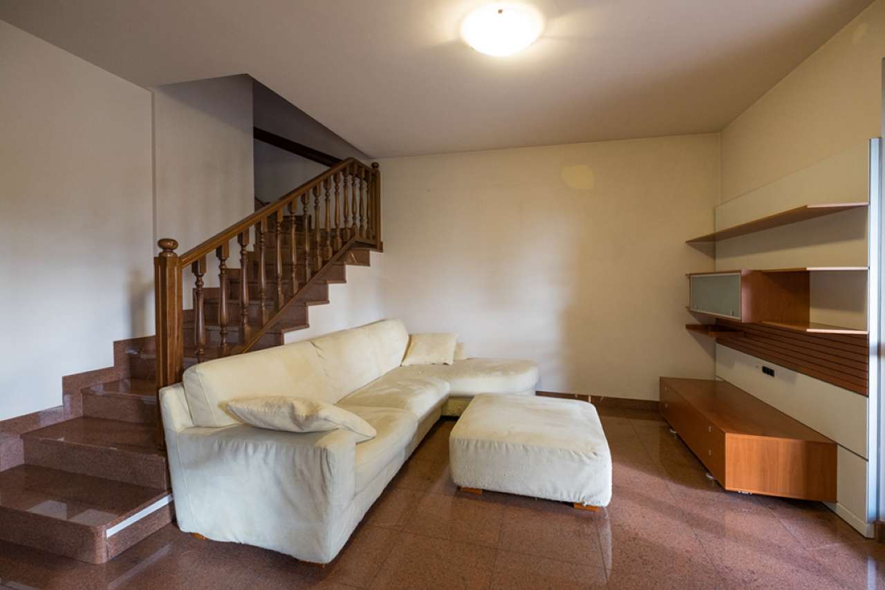 Villa Bifamiliare COMUN NUOVO vendita   VIA C. BATTISTI RE/MAX Expo