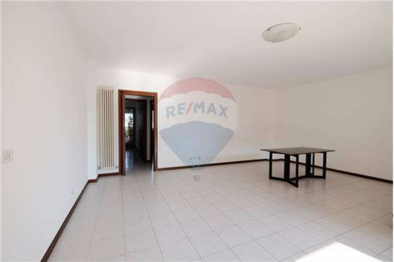 Appartamento MEDOLAGO affitto   Italia RE/MAX Expo