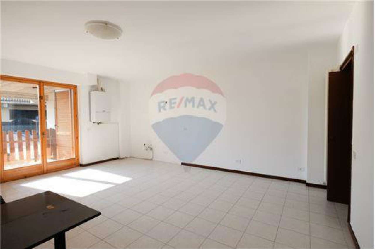 Appartamento MEDOLAGO affitto   Italia RE/MAX Expo