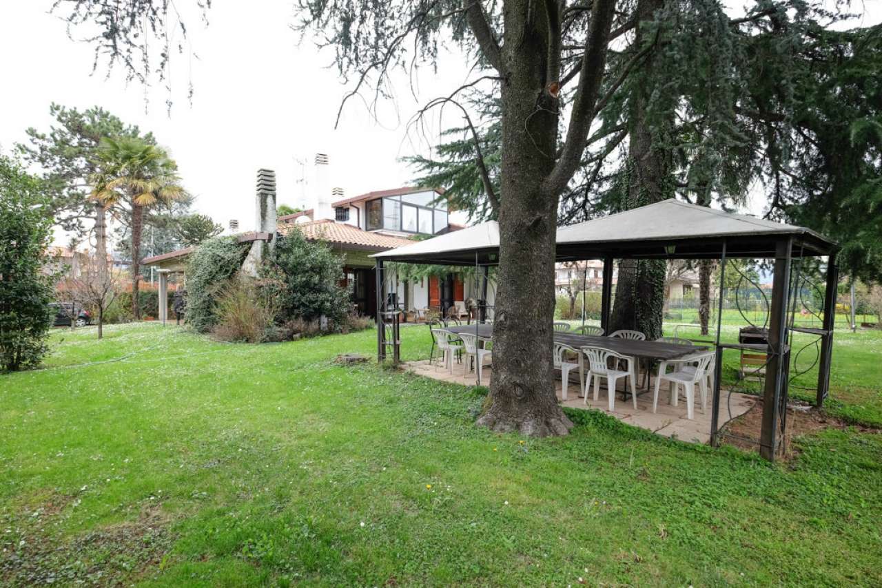 Villa PRESEZZO vendita   Edison RE/MAX Expo