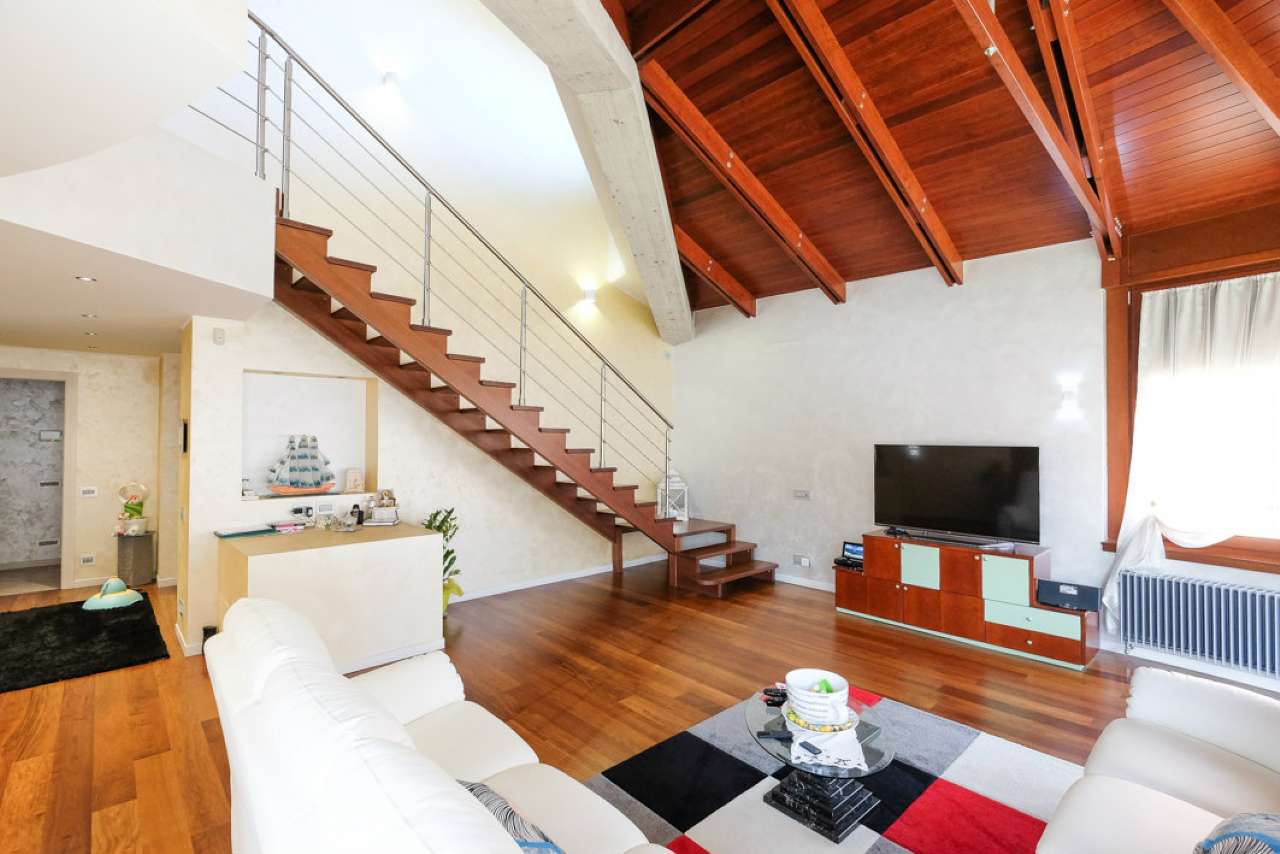Villa LALLIO vendita   Kennedy RE/MAX Expo