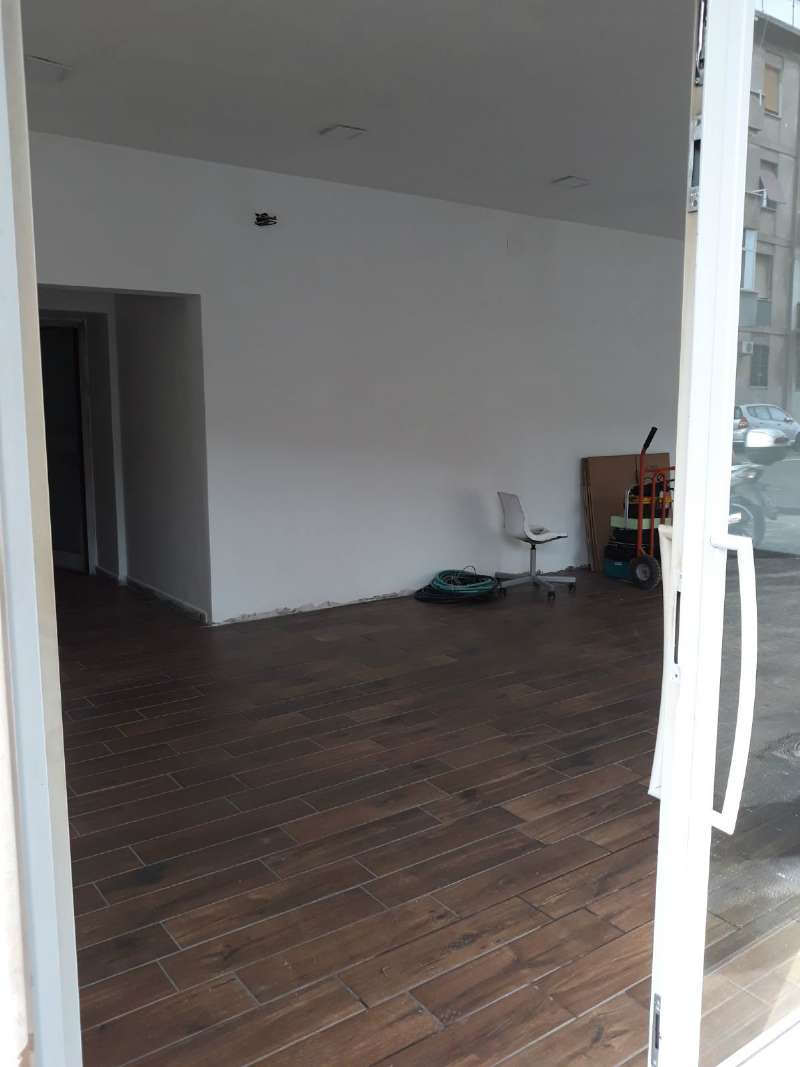Negozio - Loc.Com. NAPOLI affitto  BAGNOLI cavalleggeri d aosta ARCO IMMOBILIARE DELUXE NAPOLI VIA DEI MILLE N 16