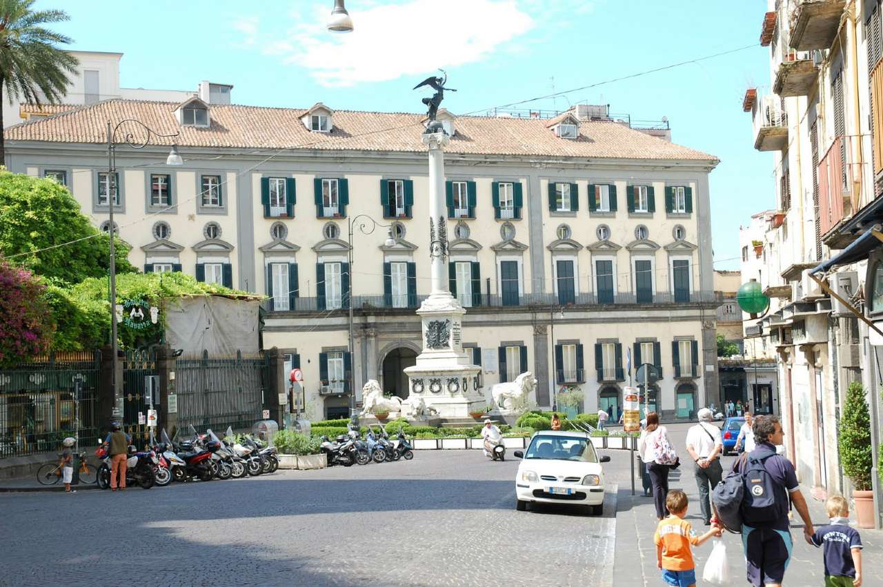  napoli affitto quart: chiaia arco immobiliare deluxe napoli via dei mille n 16