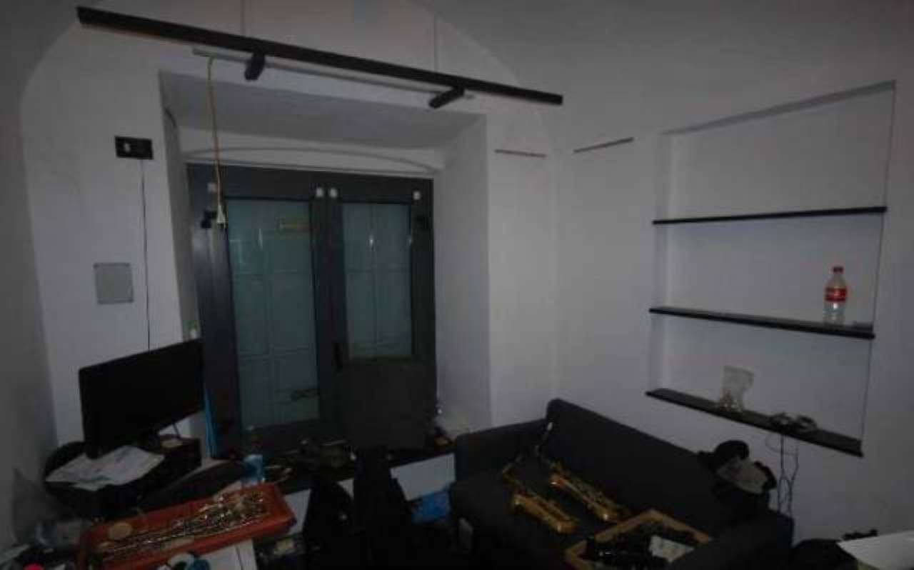 Negozio - Loc.Com. GENOVA affitto   DEL FIENO Immobiliare Pugliese S.N.C.