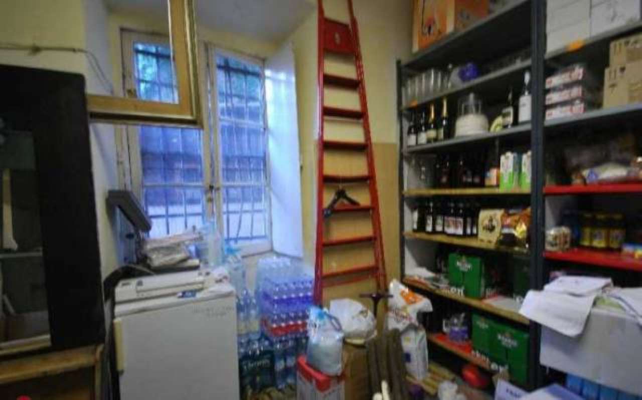 Negozio - Loc.Com. GENOVA vendita   PERTINACE Immobiliare Pugliese S.N.C.