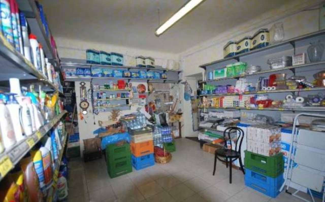Negozio - Loc.Com. GENOVA vendita   PERTINACE Immobiliare Pugliese S.N.C.