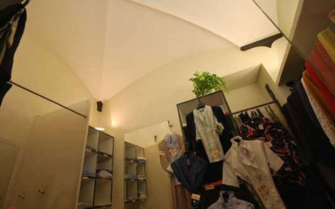 Negozio - Loc.Com. GENOVA vendita   CASANA Immobiliare Pugliese S.N.C.