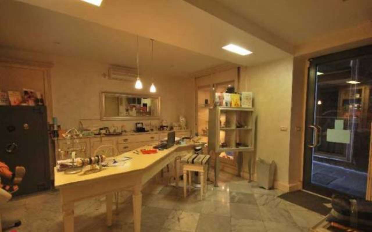 Negozio - Loc.Com. GENOVA affitto  CENTRO STORICO VIA CHIABRERA Immobiliare Pugliese S.N.C.