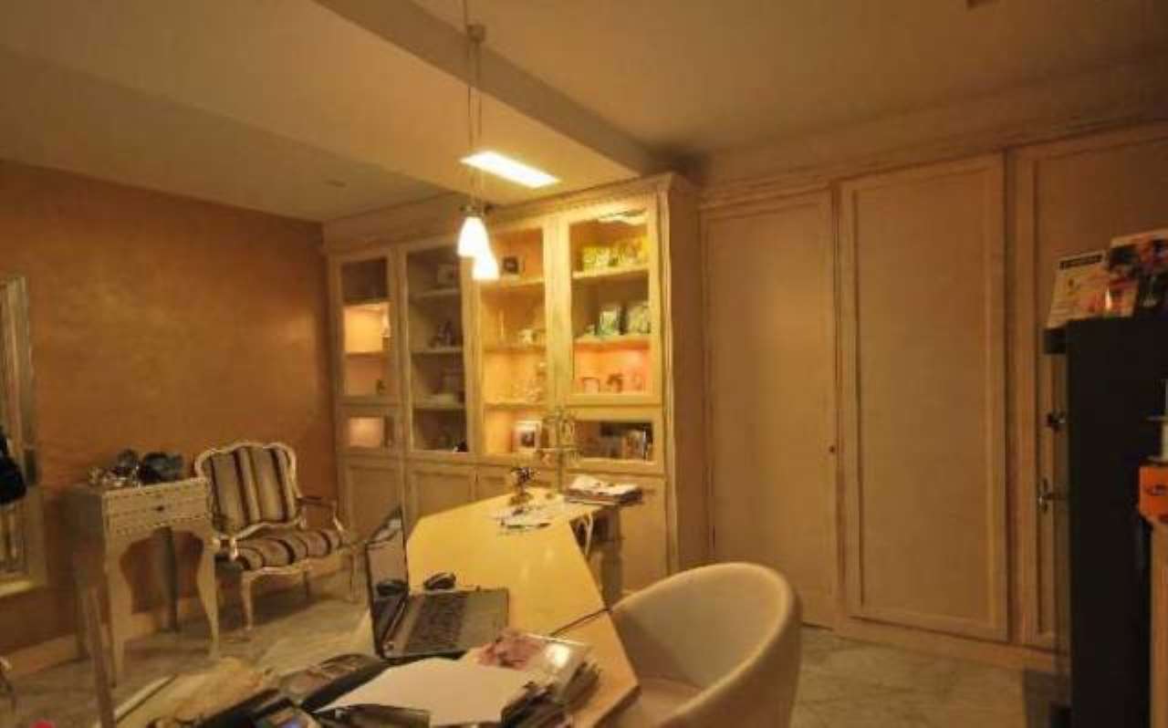 Negozio - Loc.Com. GENOVA affitto  CENTRO STORICO VIA CHIABRERA Immobiliare Pugliese S.N.C.