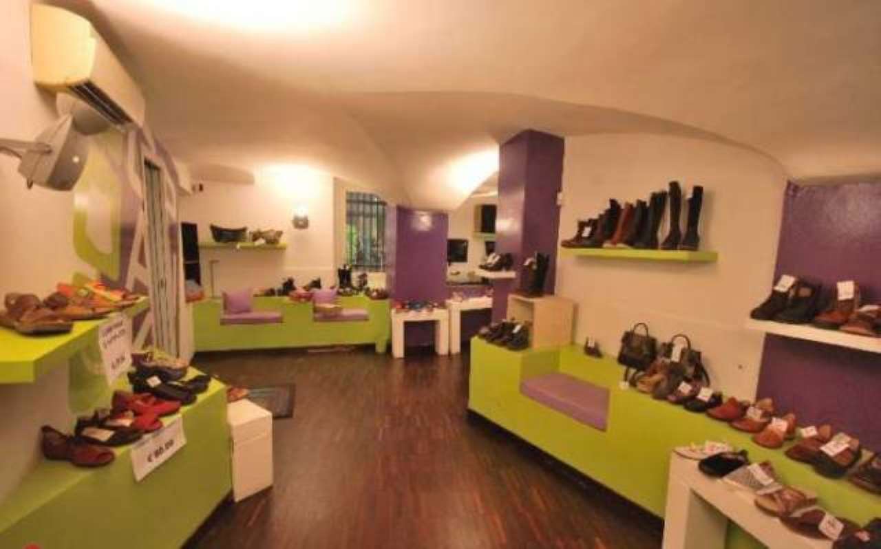 Negozio - Loc.Com. GENOVA vendita   LUCCOLI Immobiliare Pugliese S.N.C.