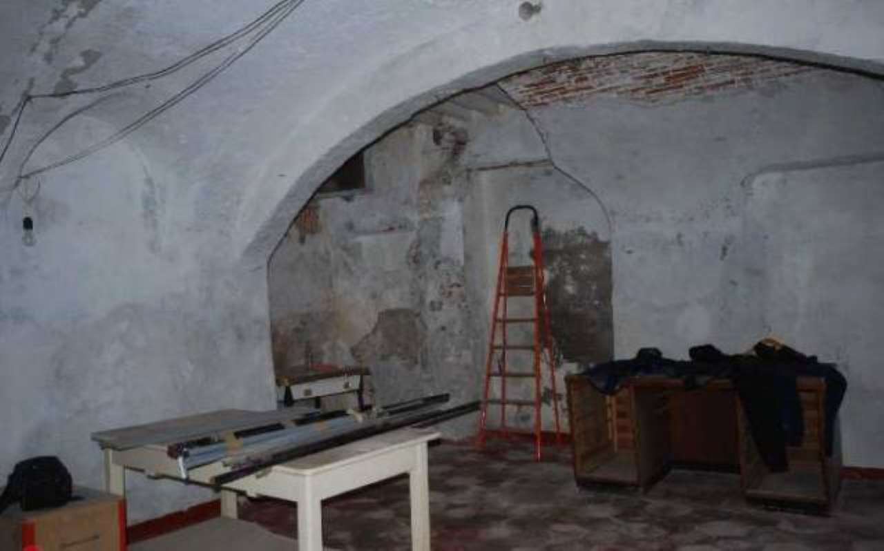 Negozio - Loc.Com. GENOVA vendita   SANTA ROSA Immobiliare Pugliese S.N.C.