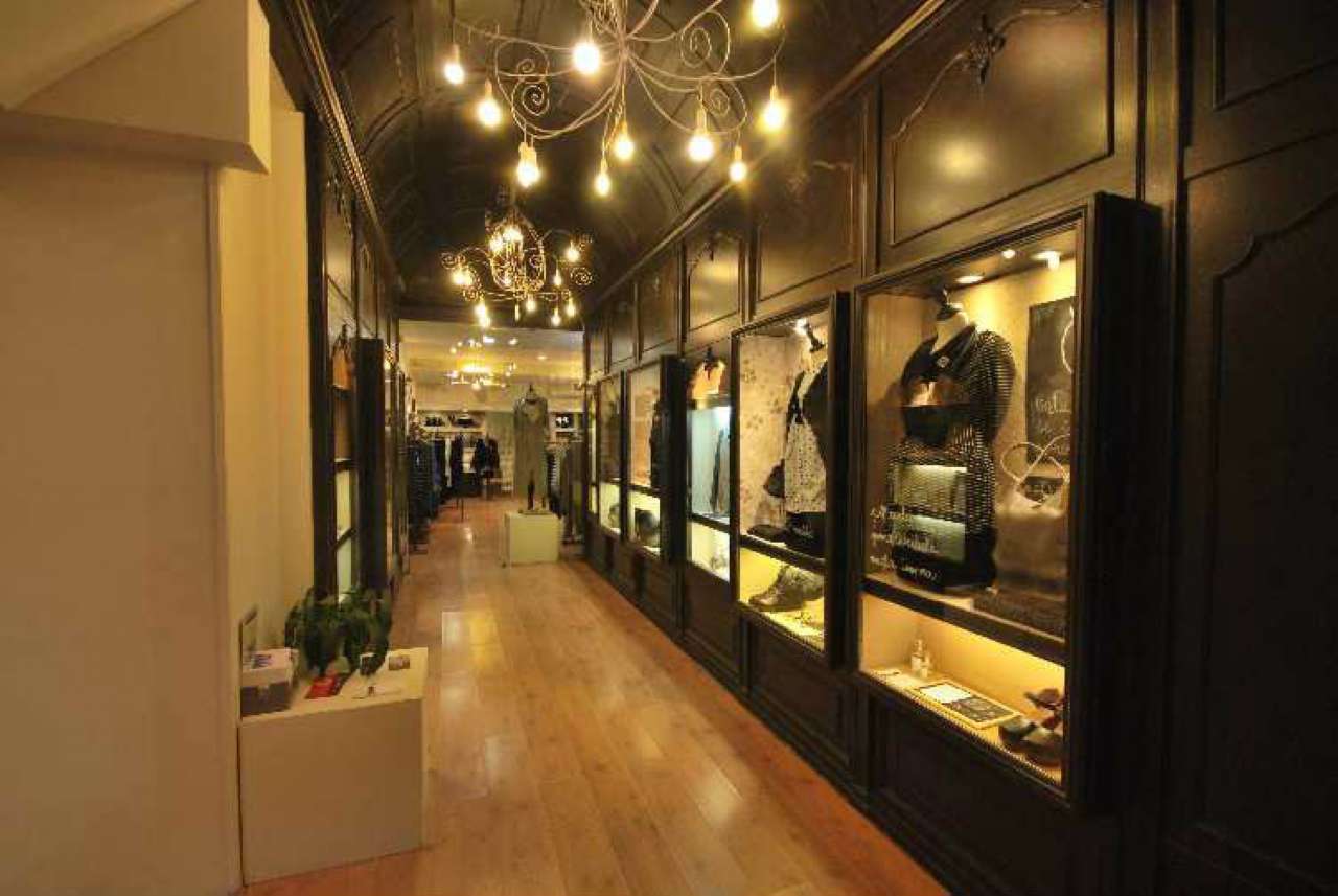 Negozio - Loc.Com. GENOVA affitto  CENTRO STORICO VIA LUCCOLI Immobiliare Pugliese S.N.C.