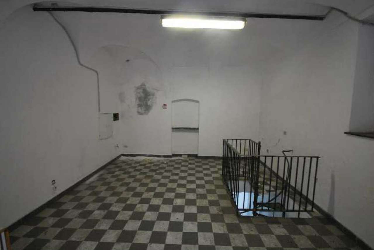 Negozio - Loc.Com. GENOVA affitto  CENTRO STORICO VIA DELLE GRAZIE Immobiliare Pugliese S.N.C.