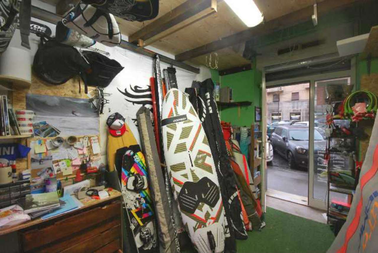 Negozio - Loc.Com. GENOVA vendita  FOCE via giuseppe casaregis Immobiliare Pugliese S.N.C.