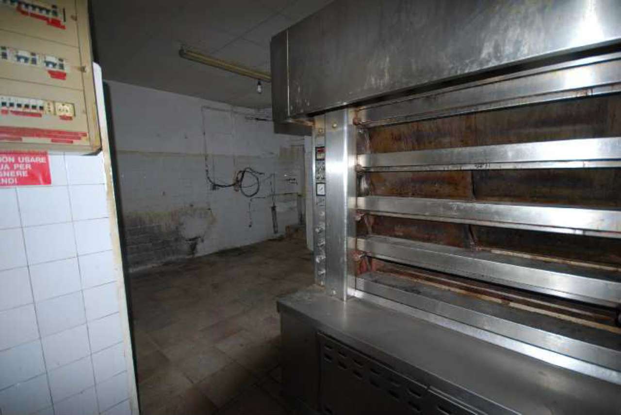 Negozio - Loc.Com. GENOVA affitto  CENTRO STORICO VIA SAN AGNESE Immobiliare Pugliese S.N.C.