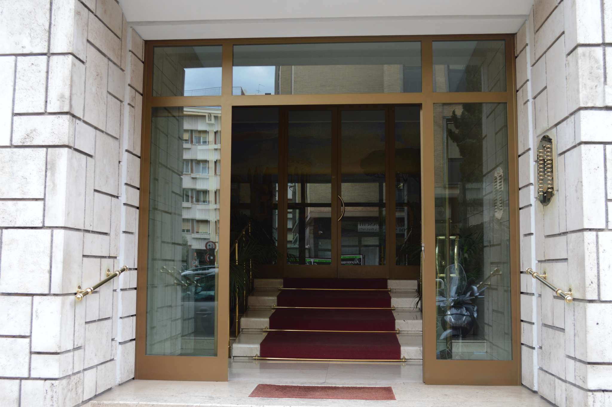 Ufficio - Loc.Com. ROMA affitto  TRIESTE (II MUN.) Salaria Gregoriana Immobiliare